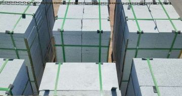 葫芦岛 芝麻白花岗岩5公分地铺石 花岗岩厂家工厂装车日常