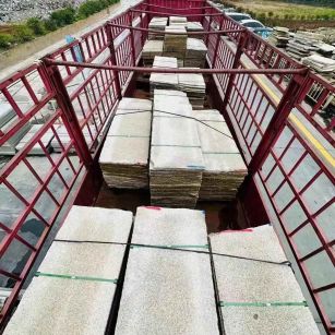 葫芦岛 黄金麻花岗岩荔枝面，光面毛板装车完成