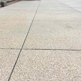 葫芦岛 黄金麻花岗岩石板材荔枝面地面铺装效果