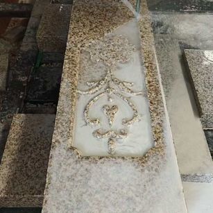 葫芦岛 黄金麻花岗岩异形加工雕刻栏杆大柱