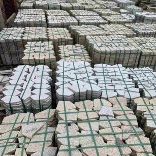 葫芦岛 黄金麻白麻花岗岩荔枝面地铺石(冰裂纹)