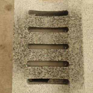 葫芦岛 芝麻白拉丝面花岗岩U型开槽排水槽