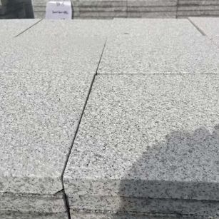 葫芦岛 白麻花岗岩石材推荐 荔枝面地铺石