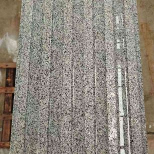 葫芦岛 芝麻白花岗岩荔枝面雕刻盲道，盲条