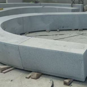 葫芦岛 芝麻白花岗岩光面弧形坐凳