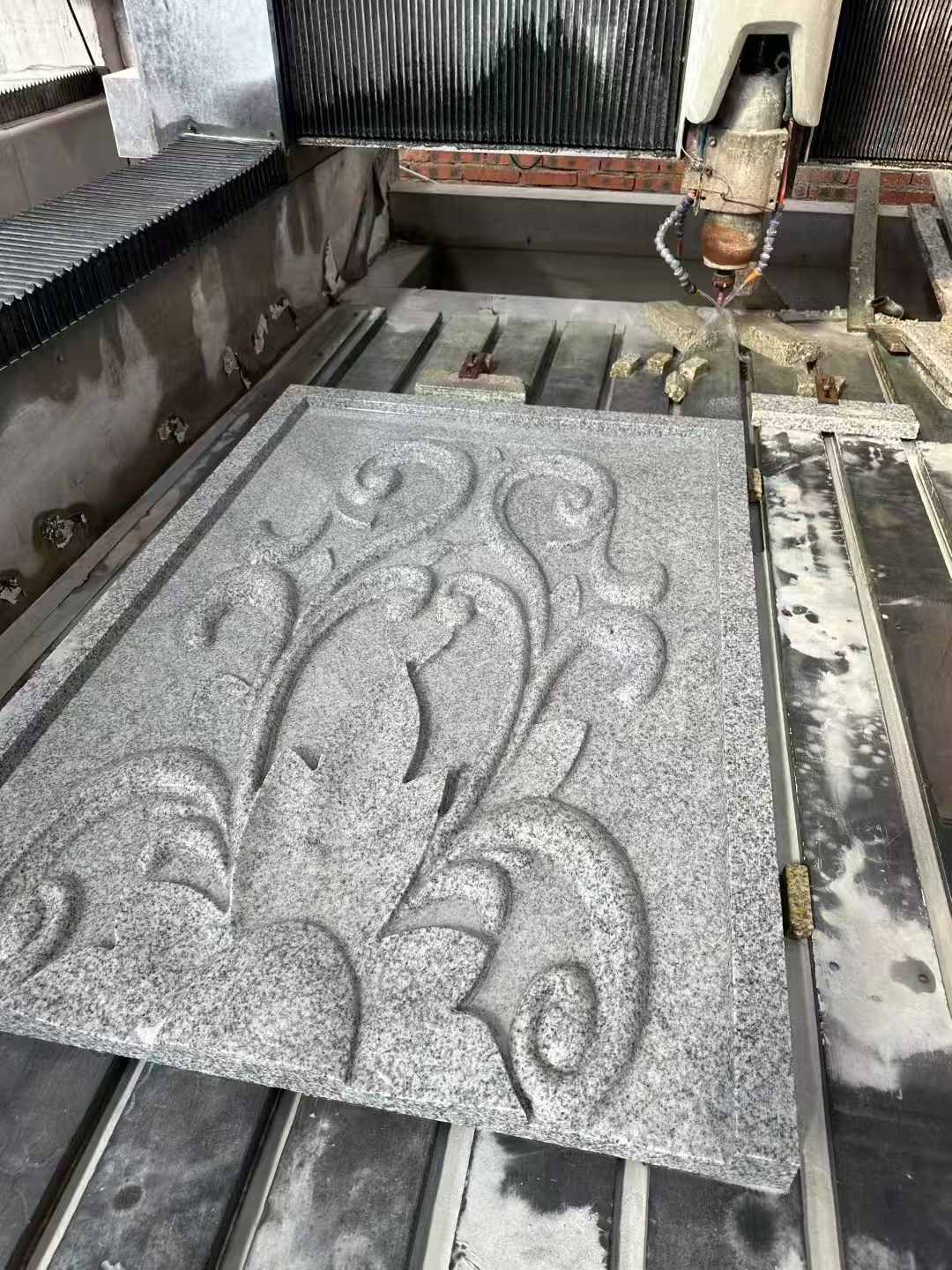 葫芦岛 白麻别墅干挂雕花板