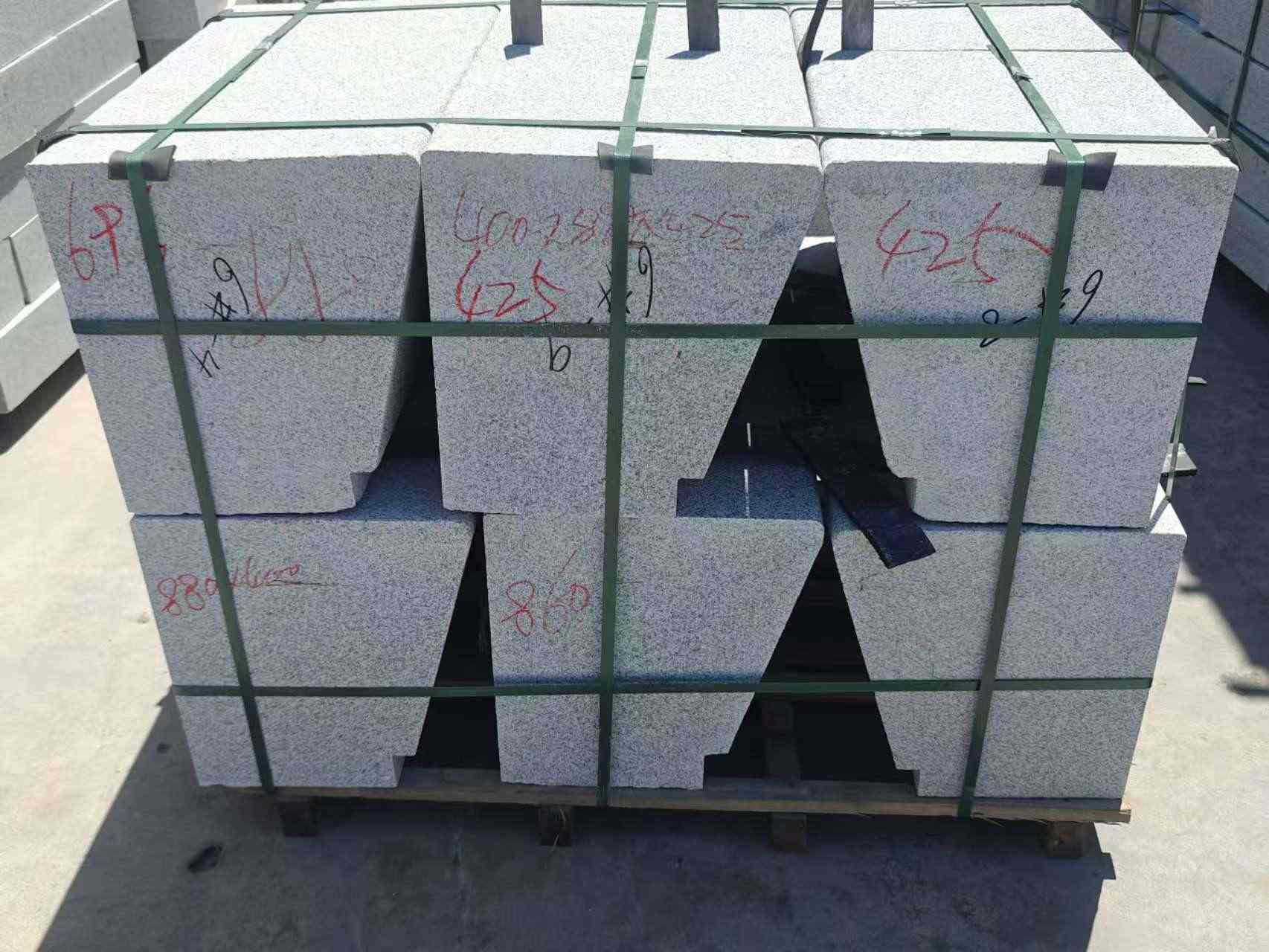 葫芦岛 芝麻白异形坐凳，石凳