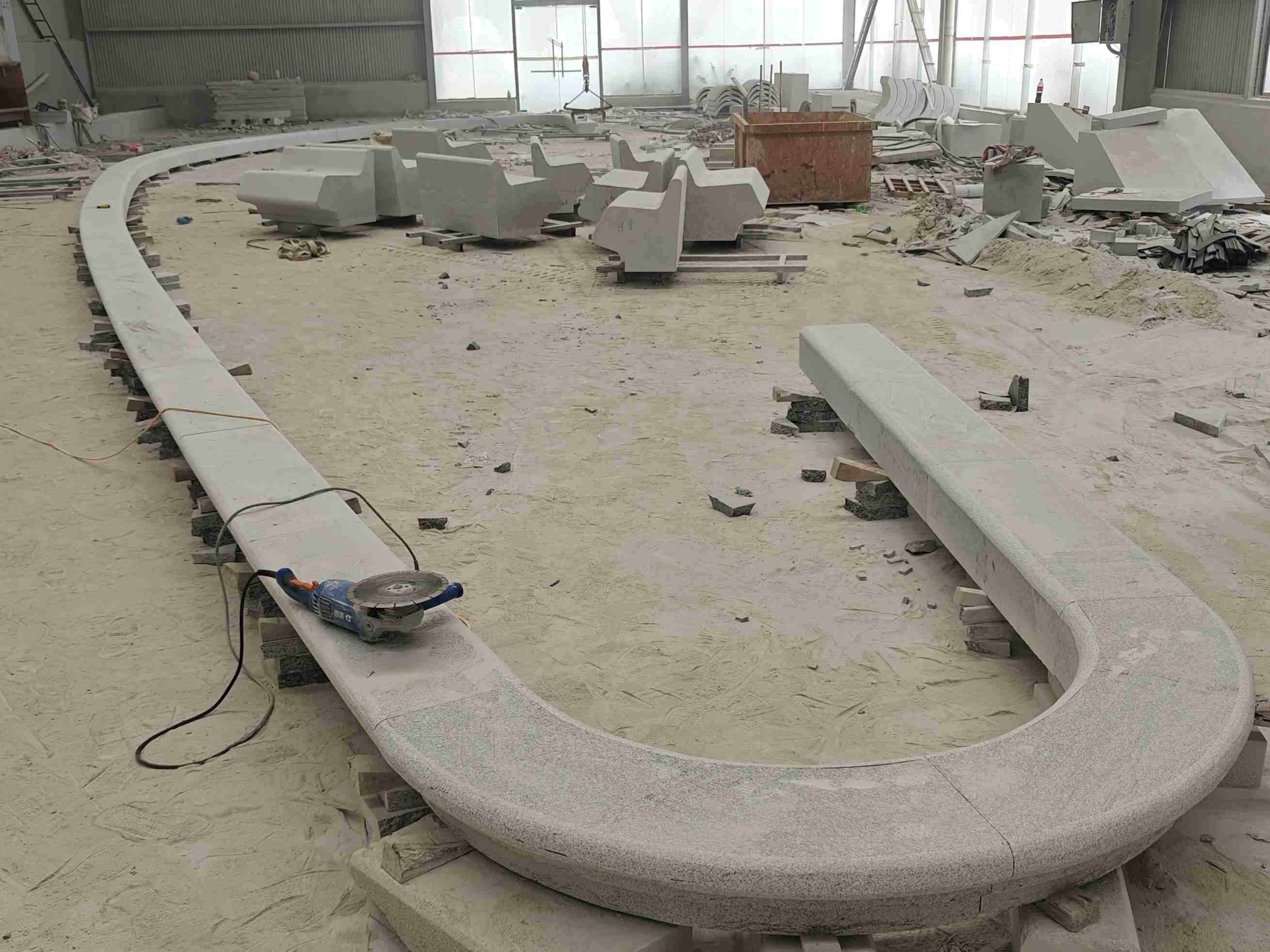 葫芦岛 芝麻白花岗岩弧形花坛石，坐凳石