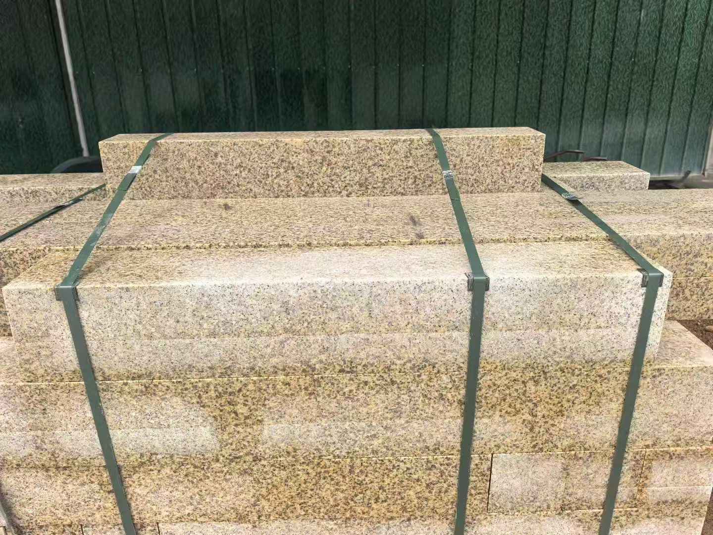 葫芦岛 黄金麻花岗岩石材机切面栏杆料半成品