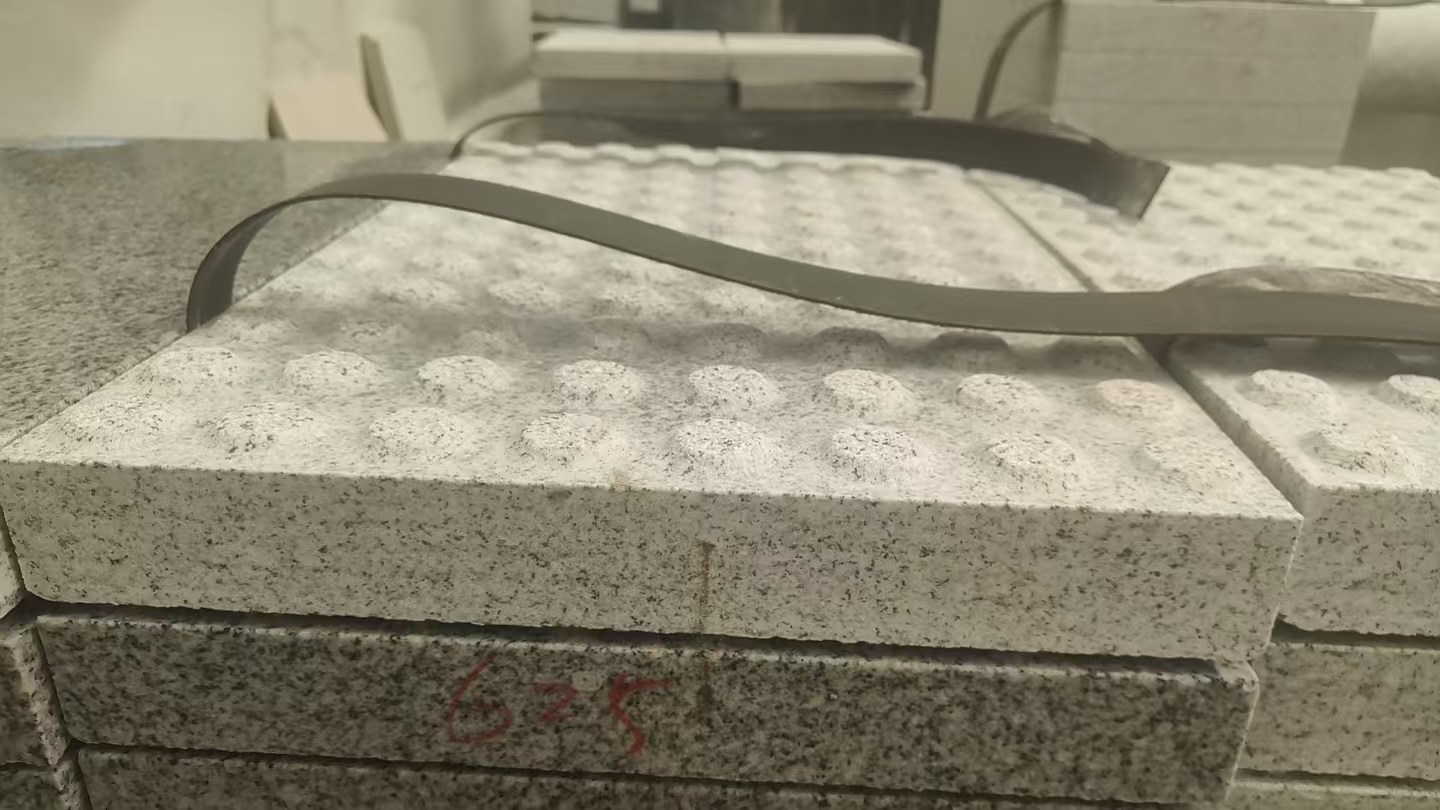 葫芦岛 芝麻白花岗岩6.0公分荔枝面五轴加工雕刻盲点