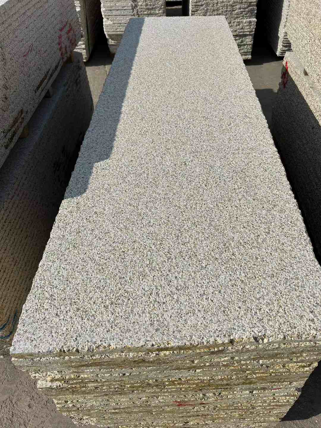 葫芦岛 黄金麻花岗岩荔枝面毛板，半成品