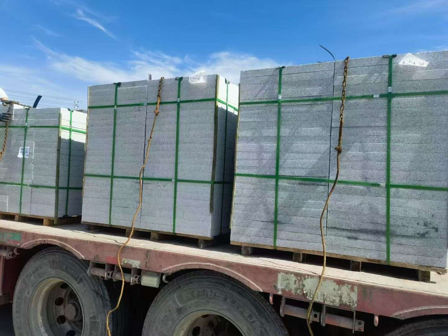 葫芦岛 芝麻白花岗岩地铺石装车日常