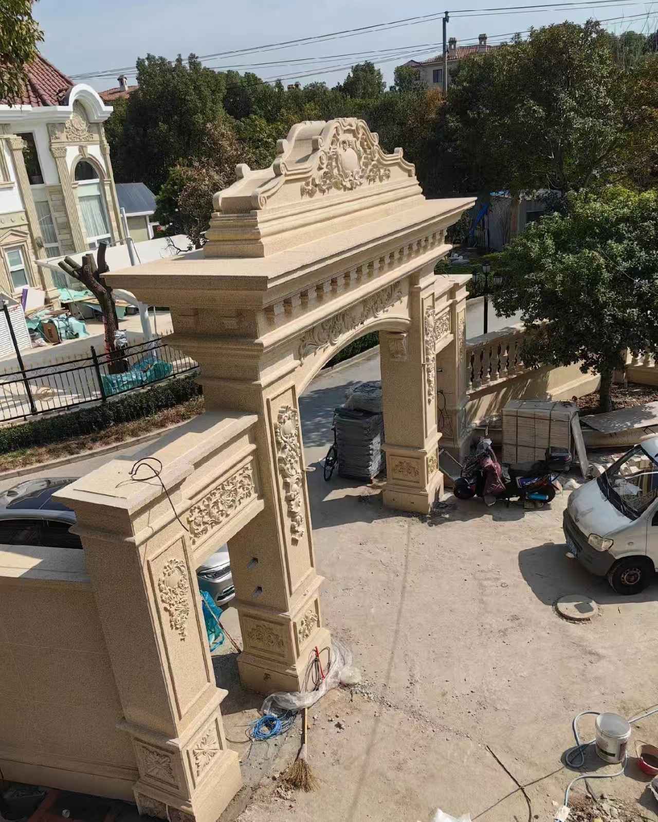 葫芦岛 黄金麻荔枝面花岗岩别墅门楼