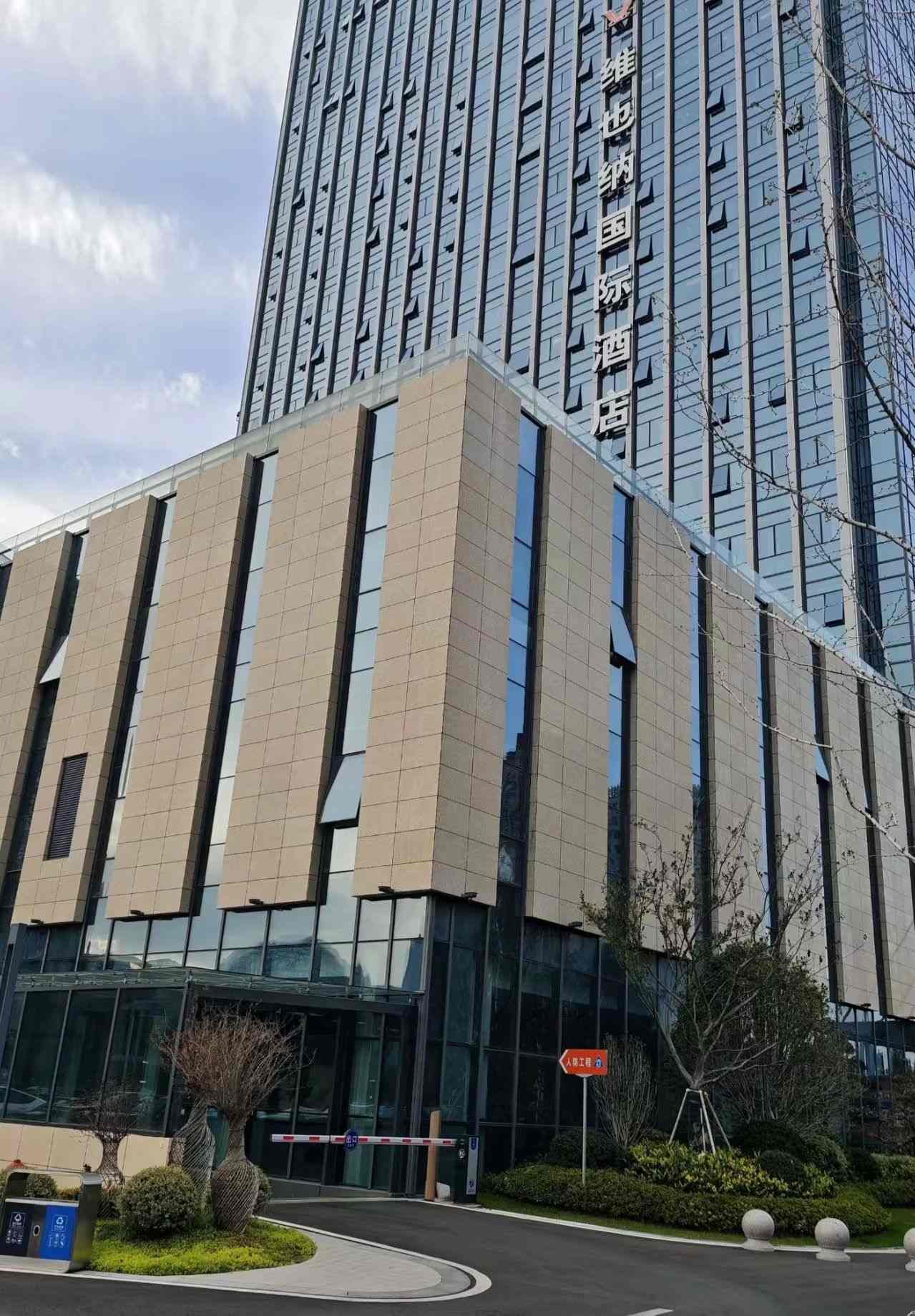 葫芦岛 黄金麻花岗岩外墙干挂