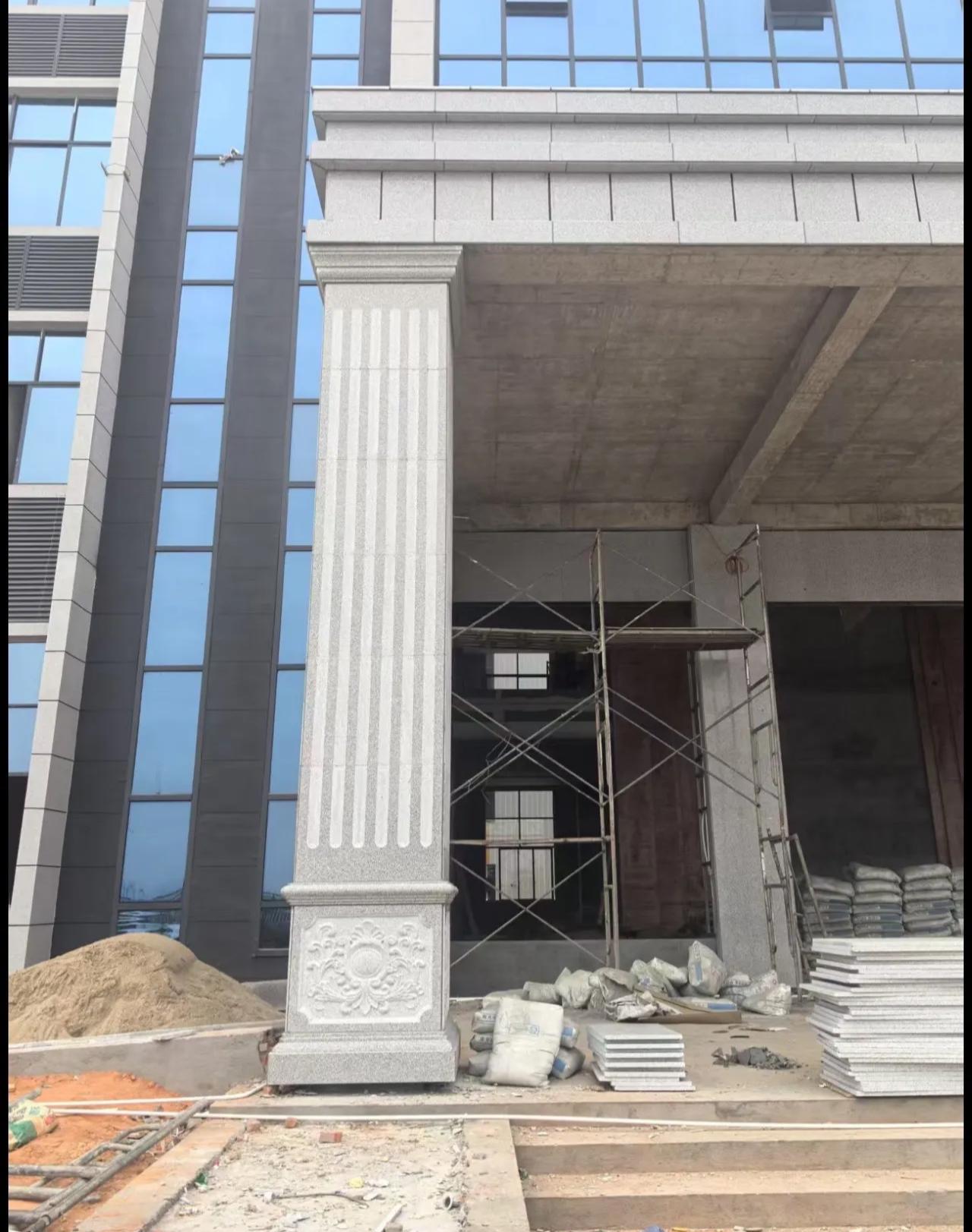 葫芦岛 芝麻白光面花岗岩门楼大柱（罗马柱）配雕花底座