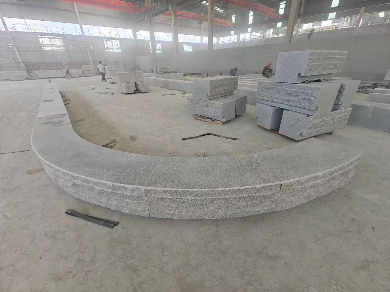 葫芦岛 芝麻白异形坐凳，自然面光面弧形加工