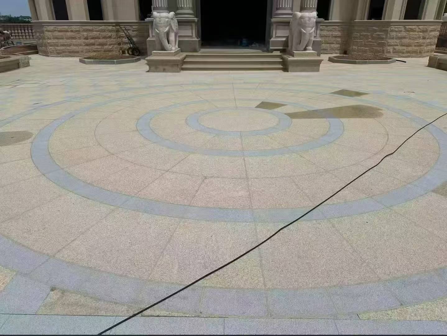 葫芦岛 黄金麻芝麻灰花岗岩石材地铺拼接效果