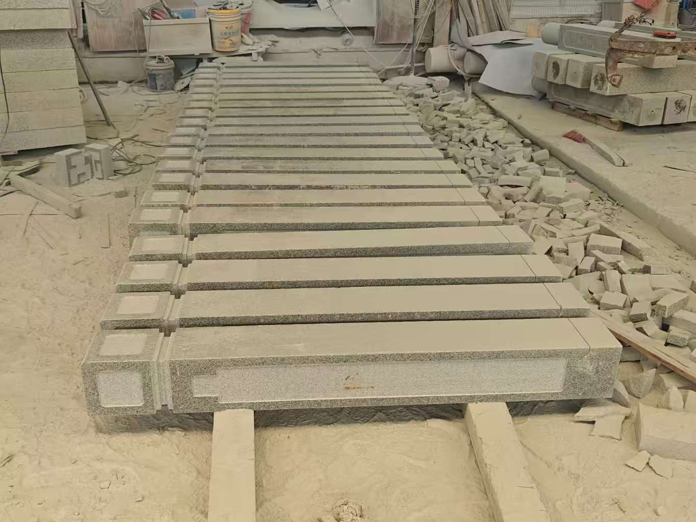 葫芦岛 芝麻白异形加工雕刻-栏杆大柱，方柱