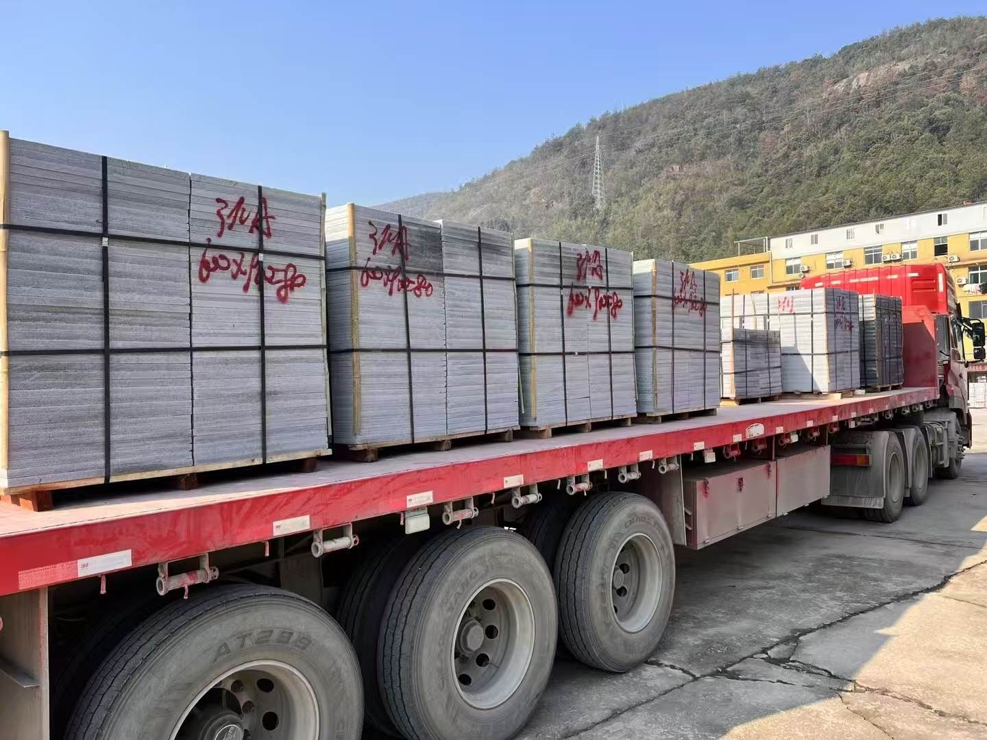 葫芦岛 芝麻灰地铺石出货日常