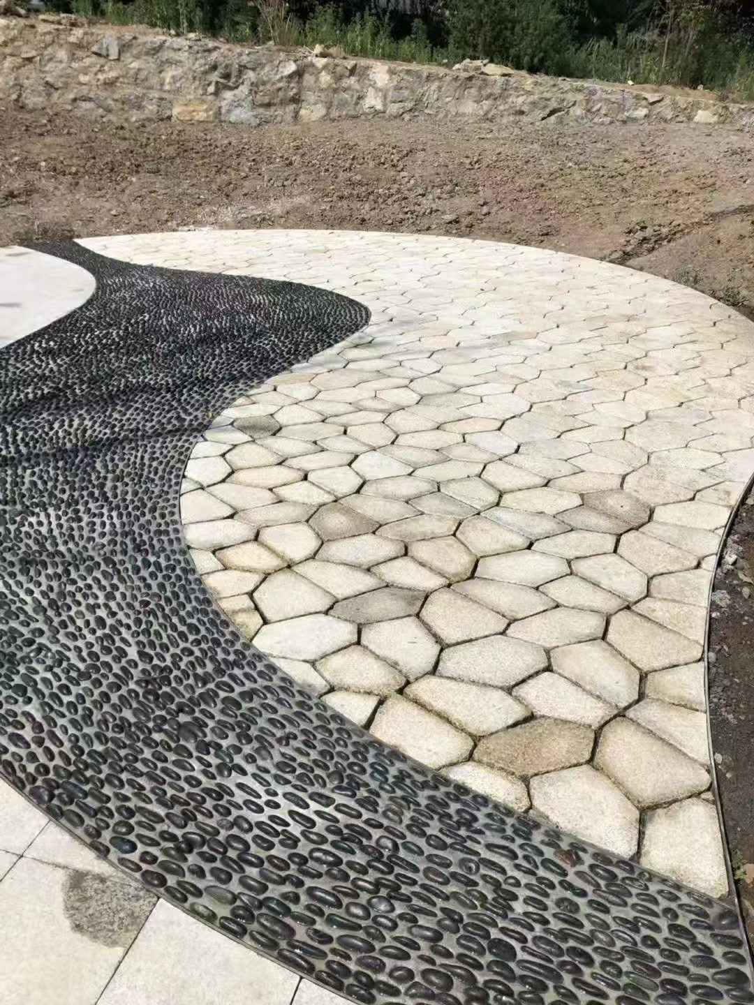 葫芦岛 黄金麻冰裂纹地铺石工地铺装案例