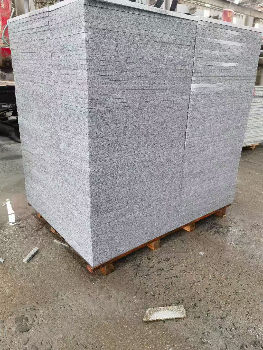 葫芦岛 芝麻白火烧面1.8厚300*600地铺石，尺寸标准，厚薄均匀