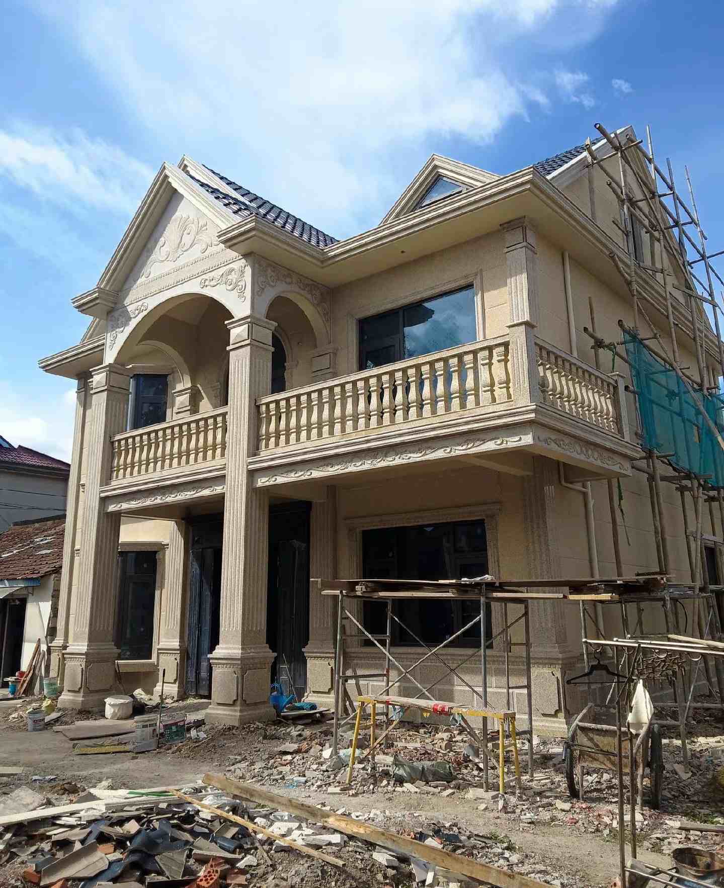 葫芦岛 黄金麻花岗岩石材私人别墅雕花门楼柱阳台栏杆