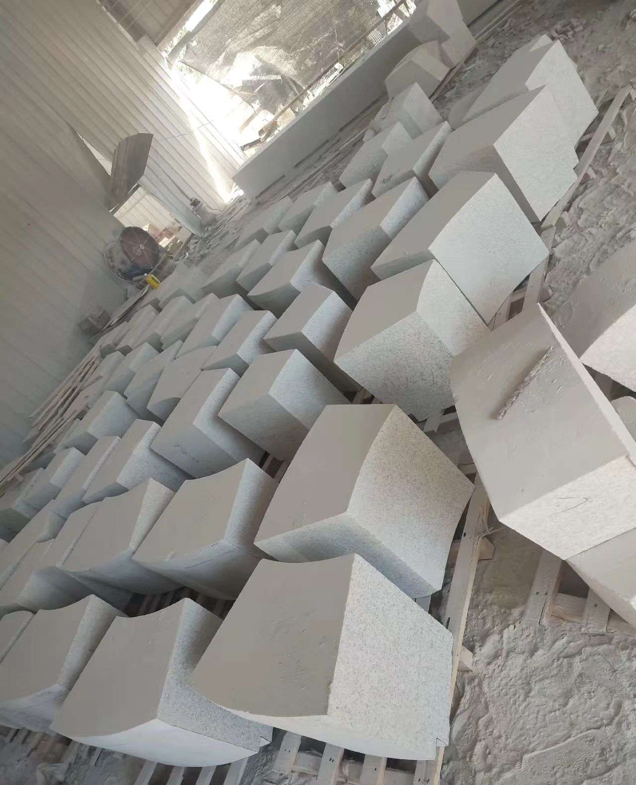 葫芦岛 白麻花岗岩异形坐凳