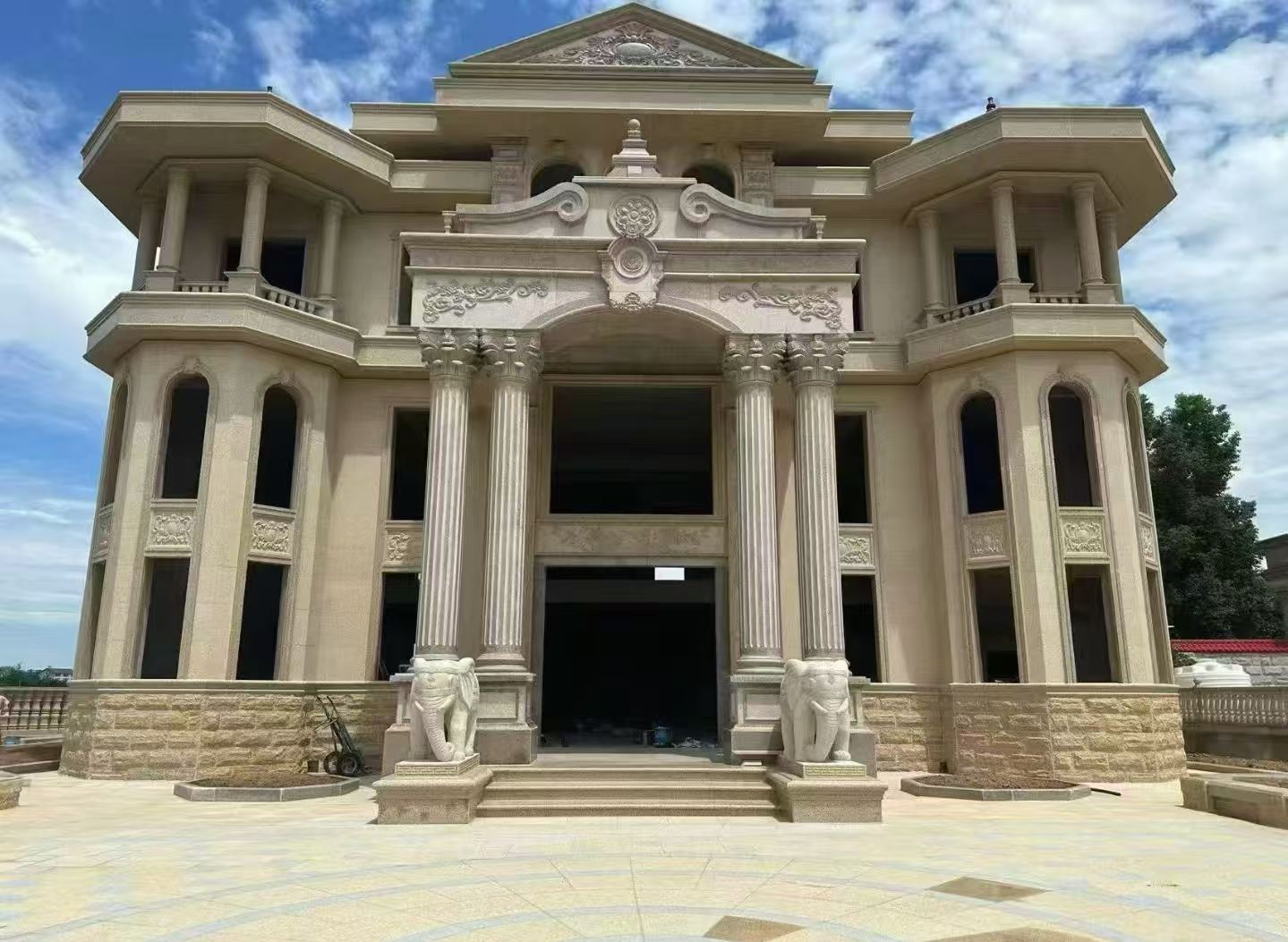 葫芦岛 黄金麻别墅外墙干挂，大柱，大象，蘑菇石，雕花板