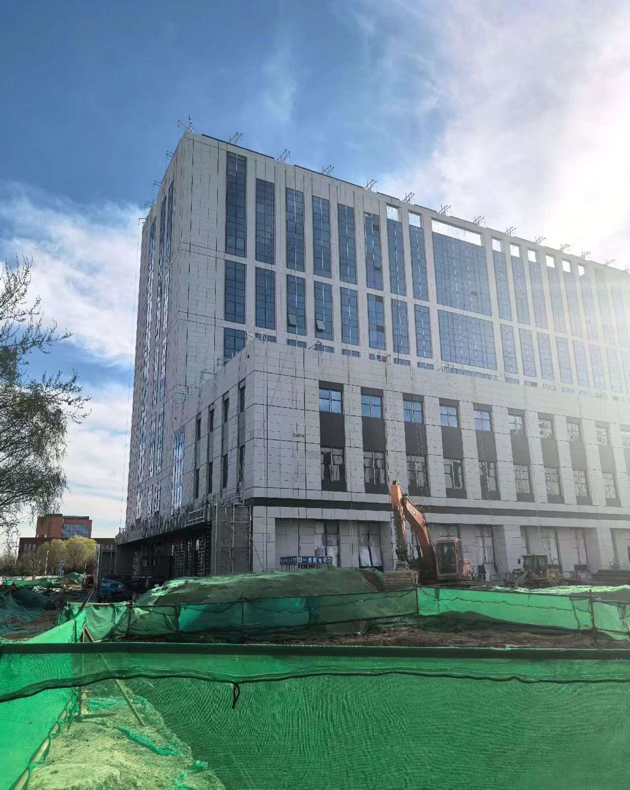 葫芦岛 白麻花岗岩石材外墙干挂