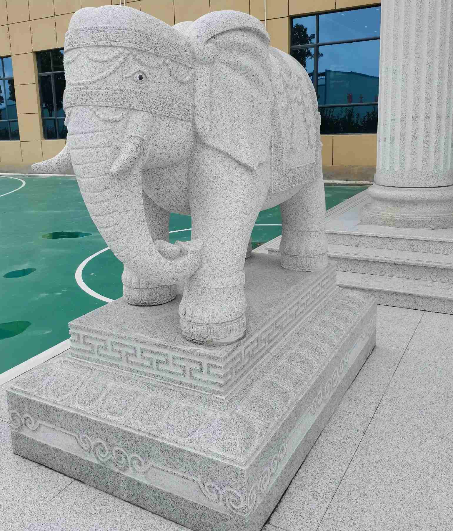葫芦岛 白麻花岗岩动物异形石雕-大象
