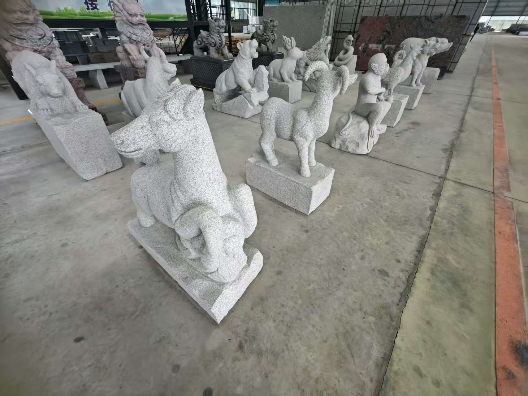 葫芦岛 芝麻白花岗岩造型立体雕刻——十二生肖