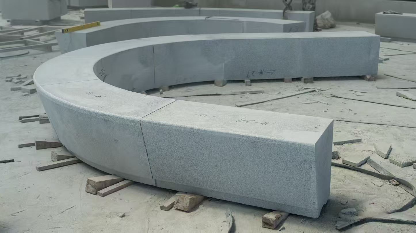 葫芦岛 芝麻白花岗岩光面弧形坐凳